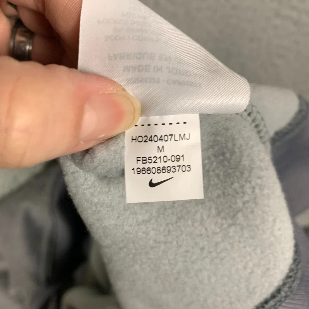 Nike Center Swoosh One Hoodie Womens Medium Gray Therma-FIT Crop NWT‎ $65